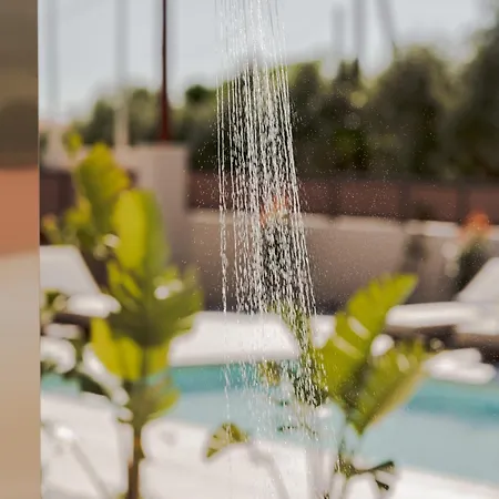 דירה Anthea Salt And Bloom